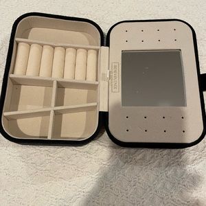 Travel jewelry box